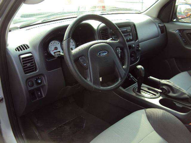 Ford Escape 2005 photo 11